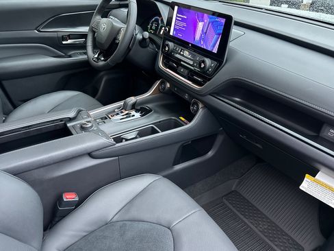 Certified 2025 Toyota Grand Highlander AWD Hybrid image 23