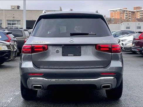 Used 2025 Mercedes-Benz GLB 250 4MATIC image 3