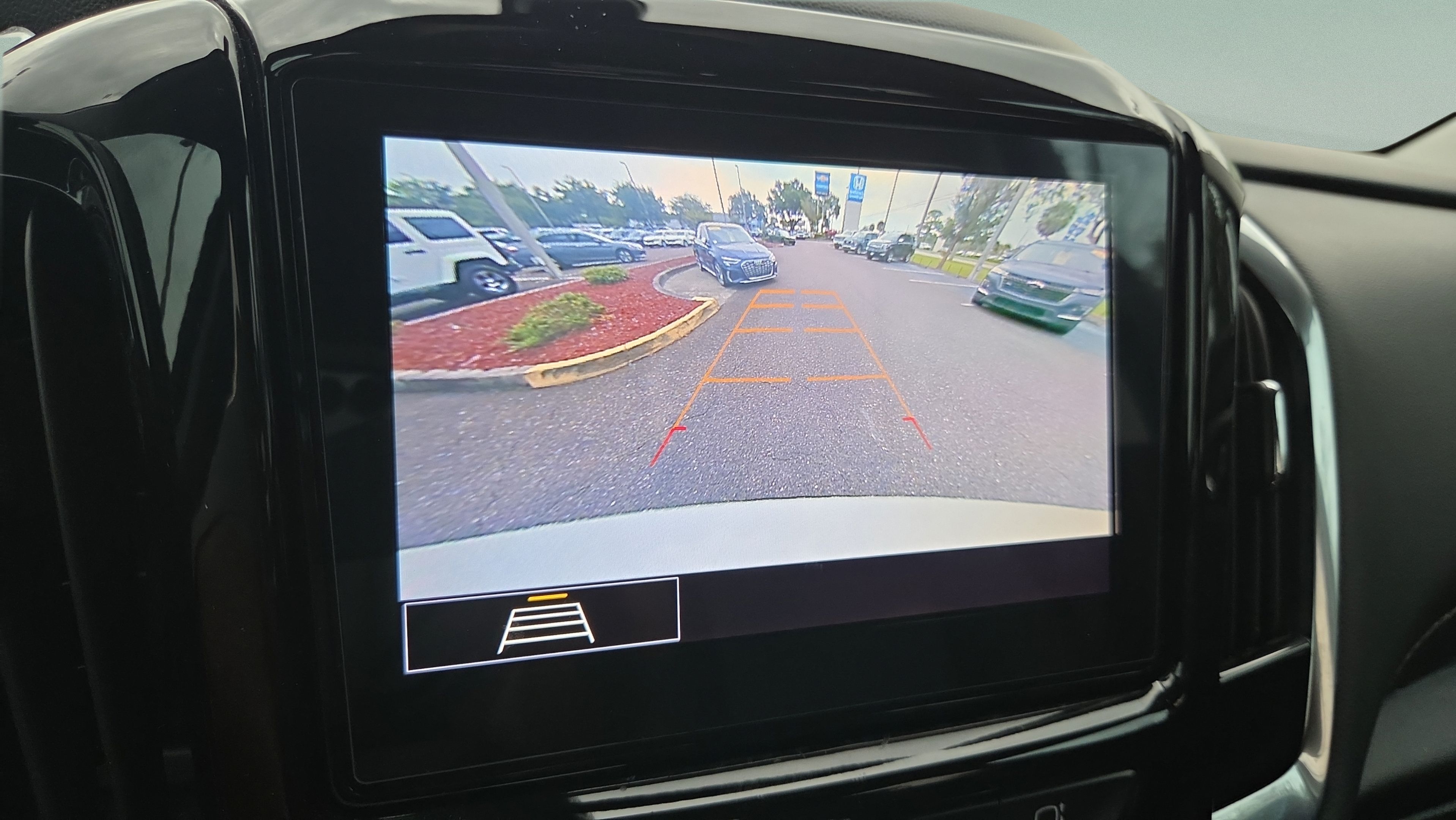 Used 2021 Chevrolet Traverse LT FWD image 28