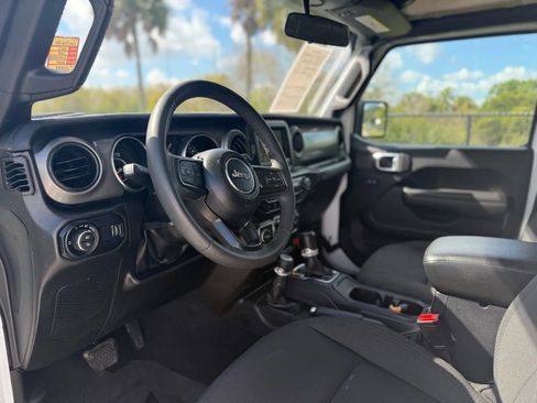 Used 2023 Jeep Gladiator Sport AWD/4WD image 10