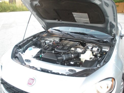 Used 2018 FIAT 124 Spider Classica w/ Technology & Siriusxm Group image 12