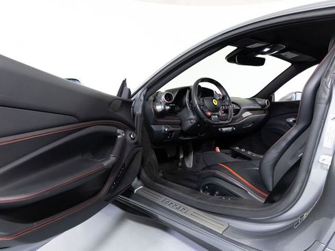 Used 2021 Ferrari F8 Tributo image 22