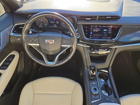 Used 2024 Cadillac XT6 Sport w/ Technology Package image 14