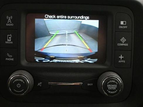 Used 2017 Jeep Renegade Latitude w/ Popular Equipment Group FWD image 19