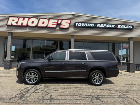 Used 2016 Cadillac Escalade ESV Platinum AWD/4WD image 2