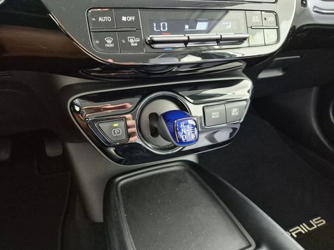 Used 2022 Toyota Prius LE FWD image 20