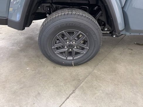 New 2025 Jeep Gladiator Sport image 22