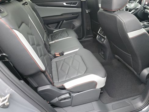 New 2026 Volkswagen Atlas Peak Edition image 16