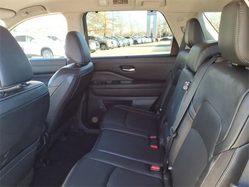 Certified 2024 Nissan Pathfinder SL image 6