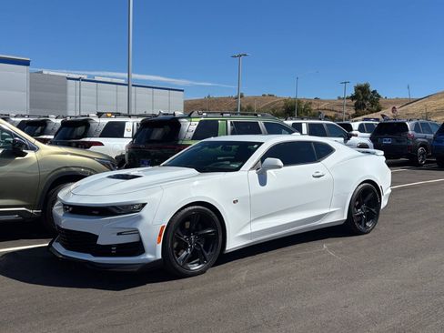 Used 2020 Chevrolet Camaro SS RWD image 22