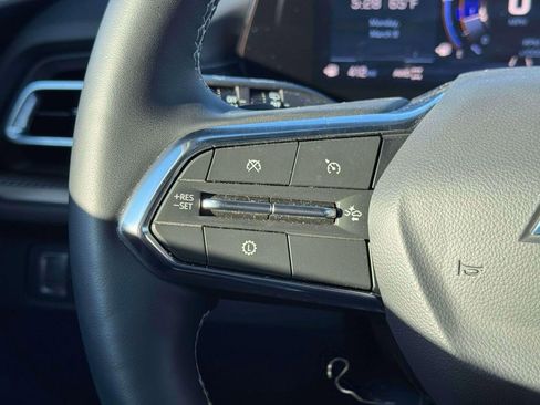 Used 2025 Chevrolet Traverse LT w/ Driver Confidence Package image 21