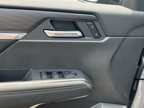 New 2025 GMC Acadia Elevation image 11