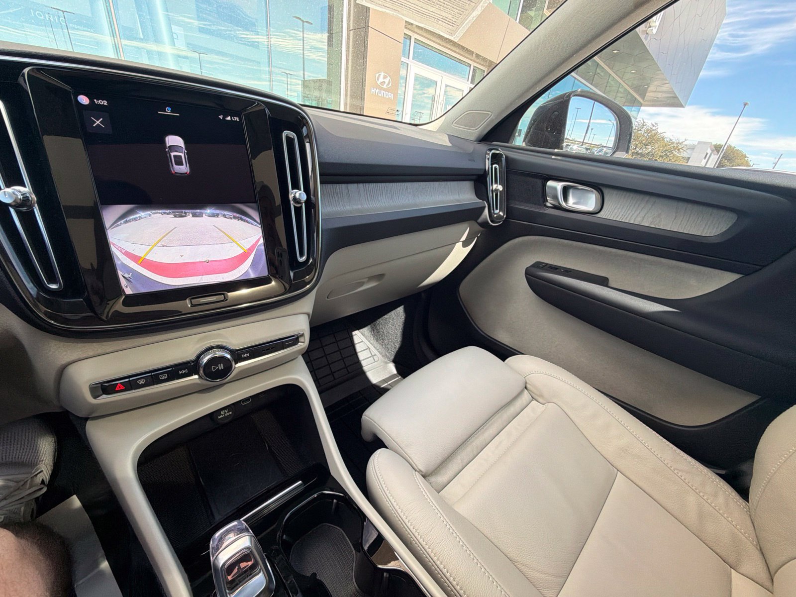 Used 2023 Volvo XC40 B4 Plus w/ Driver Assist Package FWD image 19