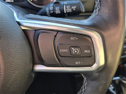 Used 2018 Jeep Wrangler Unlimited Sahara image 30