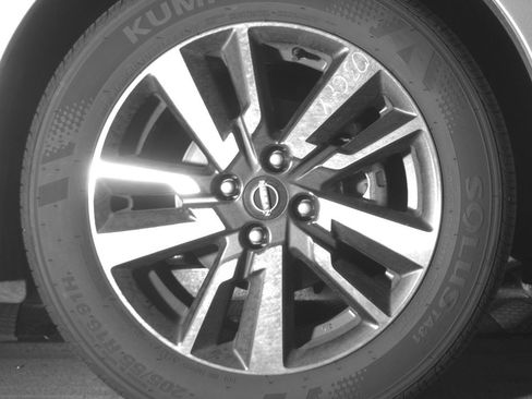 Used 2025 Nissan Versa SV FWD image 13