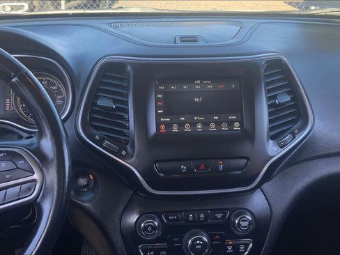 Certified 2021 Jeep Cherokee Latitude Plus AWD/4WD image 6