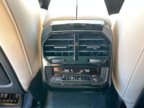 Used 2023 BMW iX xDrive50 AWD/4WD image 34