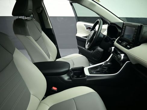 Used 2020 Toyota RAV4 XLE Premium image 23
