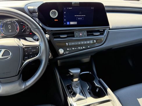 Used 2024 Lexus ES 350 350 w/ Accessory Package (Z2) image 16