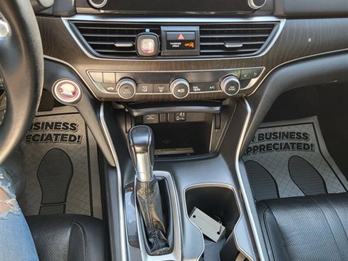 Used 2018 Honda Accord Touring image 14