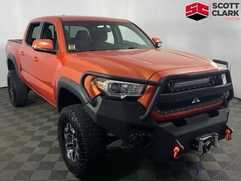 Used 2017 Toyota Tacoma TRD Off-Road w/ Premium & Technology Package AWD/4WD image 1