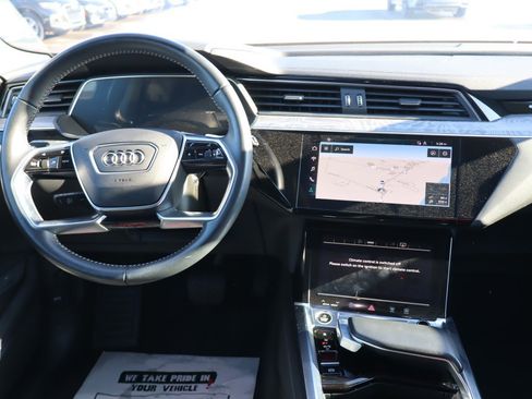 Used 2021 Audi e-tron Premium Plus w/ Premium Plus Package image 12