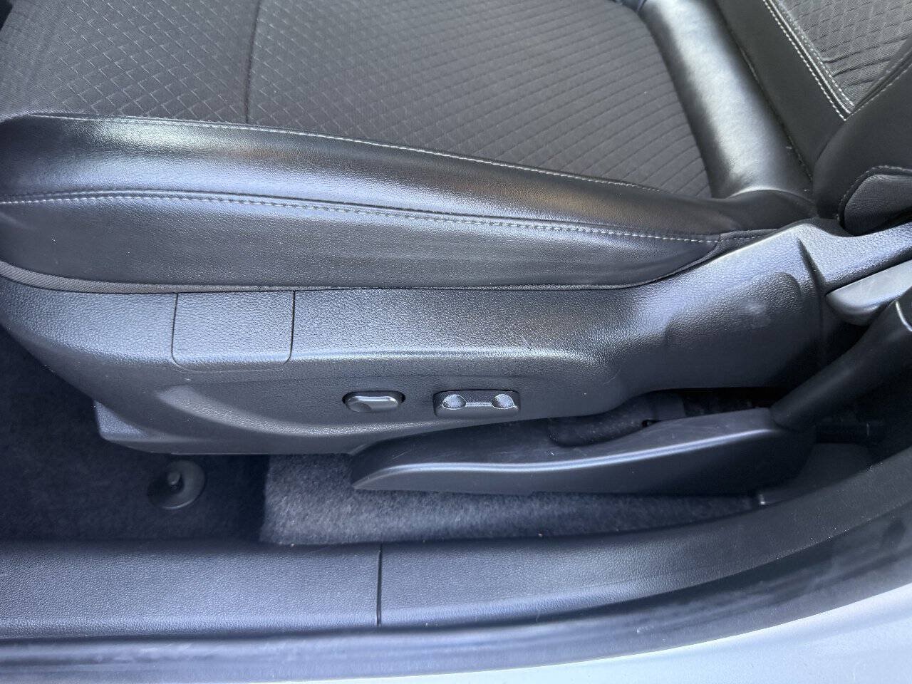 Used 2018 Buick Encore Sport Touring FWD image 12