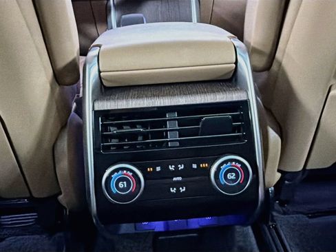 Used 2025 Land Rover Range Rover SE AWD/4WD image 27