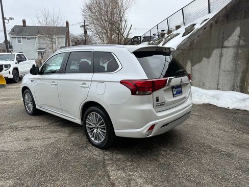 Used 2020 Mitsubishi Outlander GT image 3