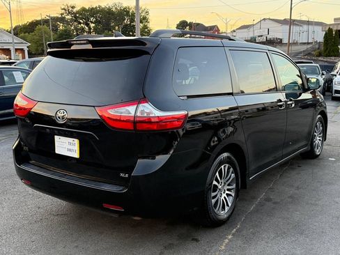Used 2019 Toyota Sienna XLE FWD image 10