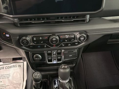 Used 2024 Jeep Wrangler High Altitude image 13