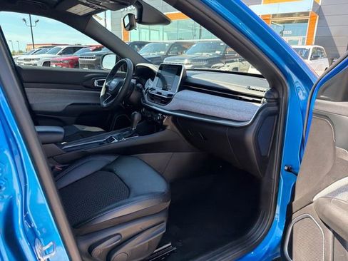 Used 2025 Jeep Compass Latitude AWD/4WD image 30