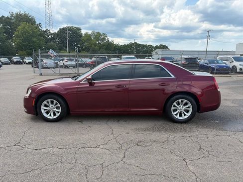Used 2016 Chrysler 300 Limited RWD image 2