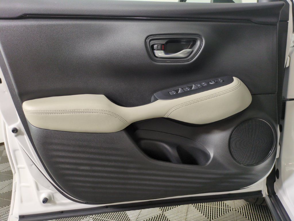 Certified 2025 Honda HR-V LX image 14
