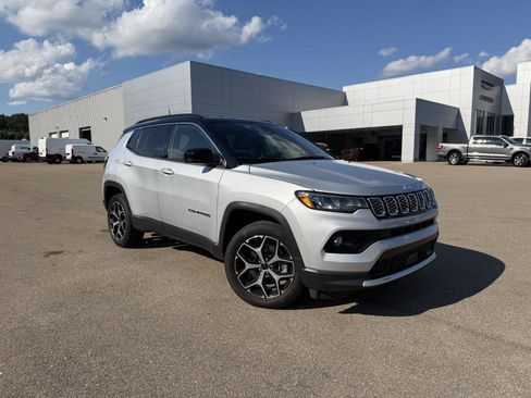 Certified 2025 Jeep Compass Limited AWD/4WD image 3