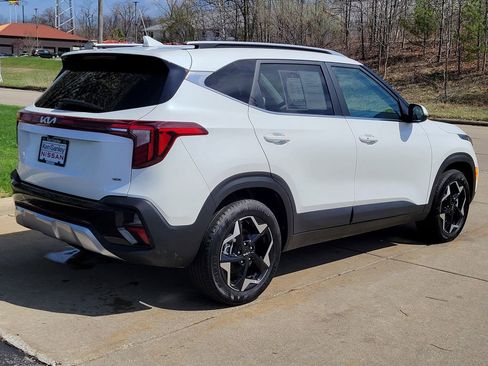 Used 2024 Kia Seltos EX AWD/4WD image 3