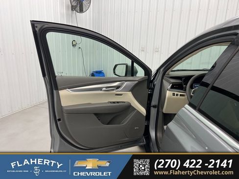 Used 2025 Cadillac XT5 Premium Luxury w/ LPO, Floor Liner Package FWD image 8