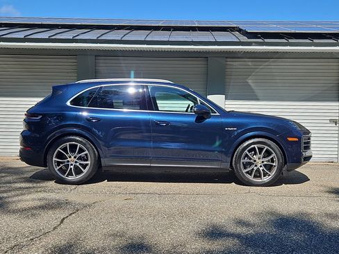 Certified 2025 Porsche Cayenne E-Hybrid AWD/4WD image 8