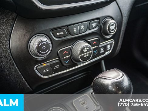 Used 2022 Jeep Cherokee Latitude Lux w/ Sun & Sound Group AWD/4WD image 43