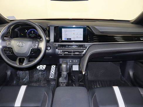 Used 2025 Toyota Camry SE image 13