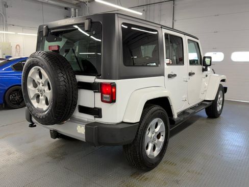 Used 2015 Jeep Wrangler Unlimited Sahara w/ Dual Top Group AWD/4WD image 8