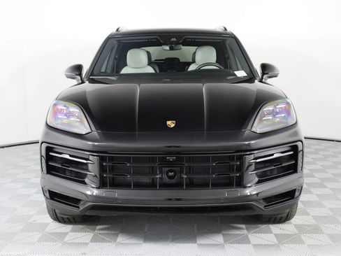 Used 2025 Porsche Cayenne S image 10