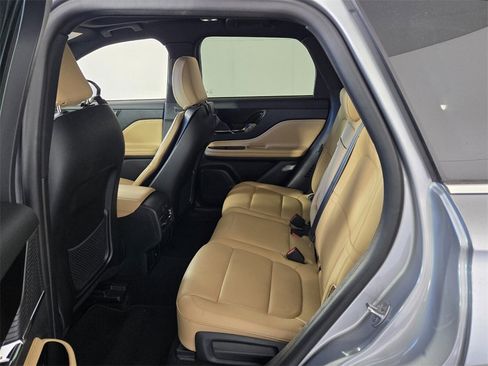 Used 2022 Lincoln Corsair Reserve w/ Equipment Group 201A image 9