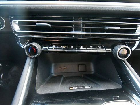 Used 2025 Chevrolet Traverse LT image 51