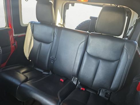 Used 2016 Jeep Wrangler Unlimited Rubicon AWD/4WD image 13