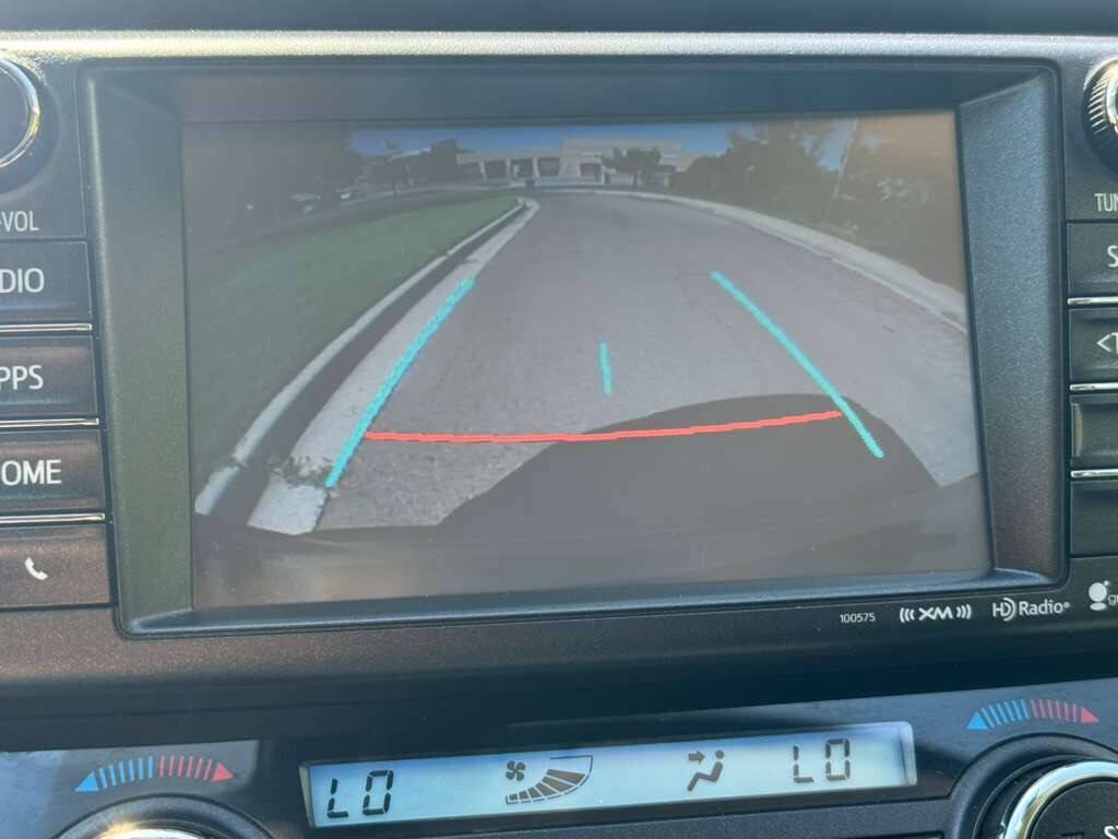 Used 2018 Toyota RAV4 XLE AWD/4WD image 12