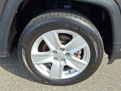 Certified 2022 Jeep Compass Latitude w/ Convenience Group image 8