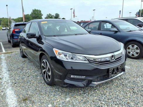 Used 2017 Honda Accord EX image 11