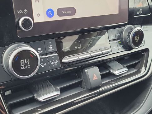 Used 2023 Toyota Highlander LE image 28