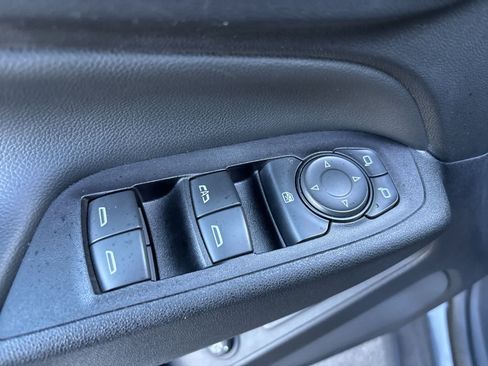 Used 2018 Chevrolet Equinox Premier FWD image 9